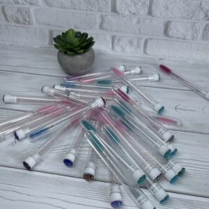 Щіточка для вій в тубі